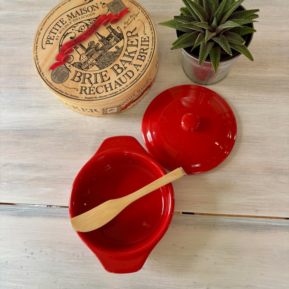 NWT Wildly Delicious Petite Maison Red Brie Baker Set